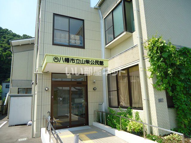 近くの施設まで945m（徒歩12分）