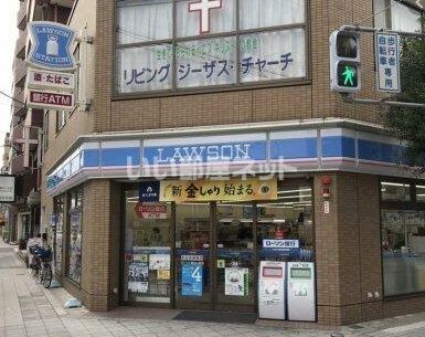 近くのコンビニまで635m（徒歩8分）