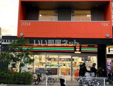 近くのコンビニまで642m（徒歩9分）