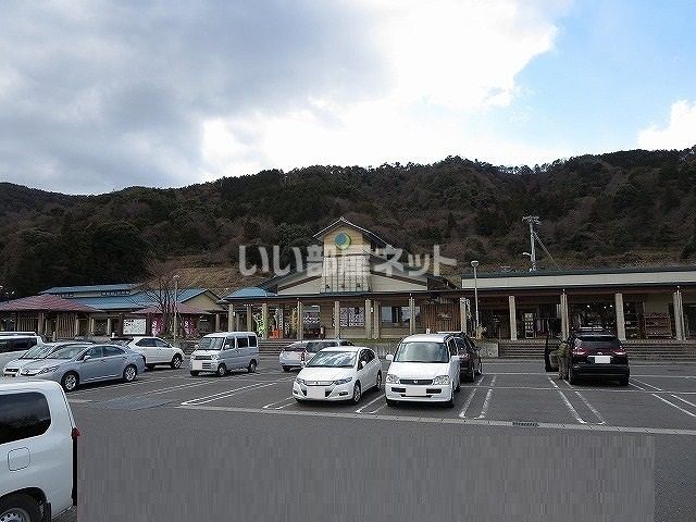 近くに道の駅 月見の里 南濃あり