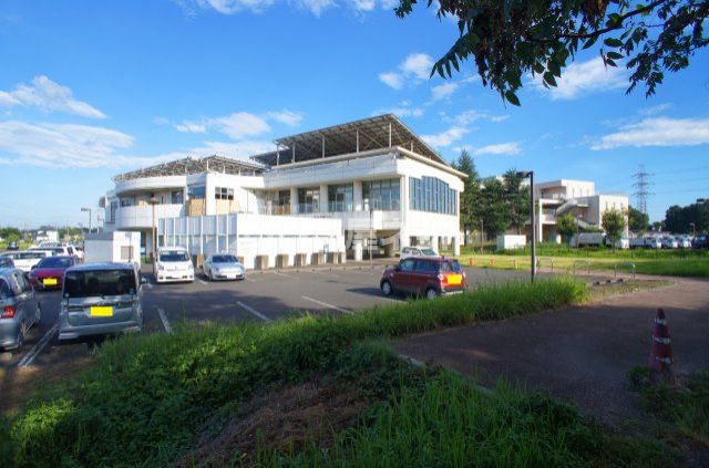 近くに狭山市市民健康文化センターサンパーク奥富あり