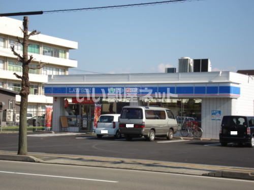 近くのコンビニまで167m（徒歩3分）