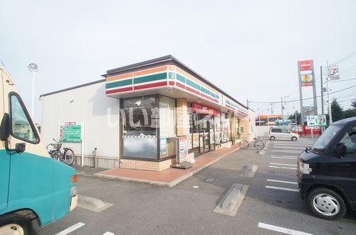 近くのコンビニまで993m（徒歩13分）