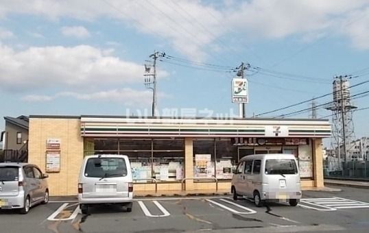 近くのコンビニまで750m（徒歩10分）