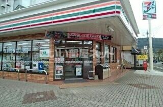 近くのコンビニまで731m（徒歩10分）