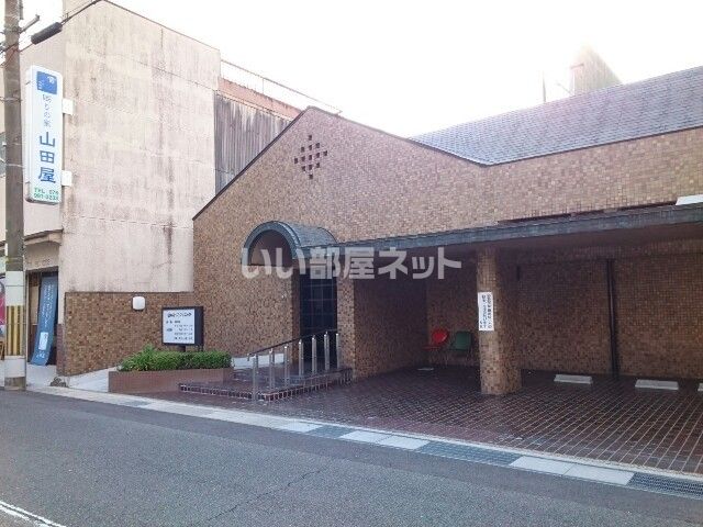 近くの病院まで870m（徒歩11分）