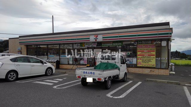 近くにセブンイレブン長坂インター東店あり