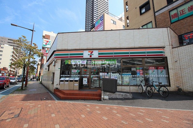 近くのコンビニまで126m（徒歩2分）