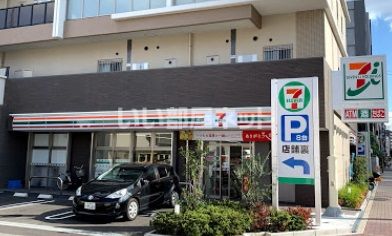 近くのコンビニまで590m（徒歩8分）