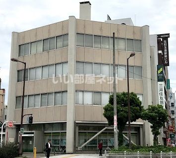 近くの三井住友銀行玉造支店まで596m（徒歩8分）