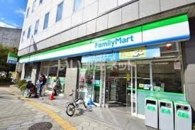 近くのファミリーマート 谷九駅前店まで195m（徒歩3分）