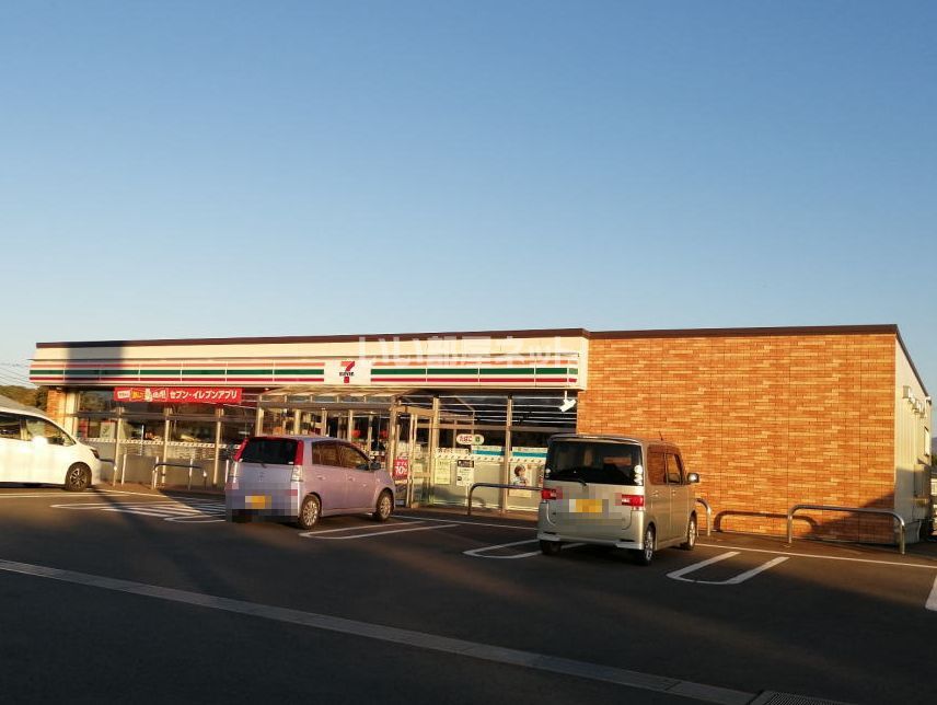 近くのセブンイレブン 角館小館店まで700m(徒歩9分)