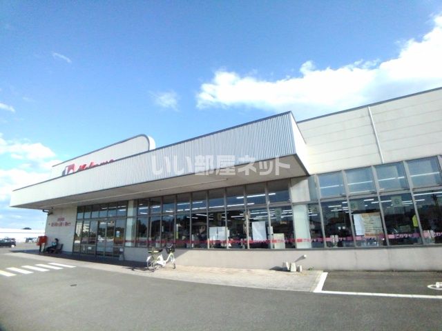 近くのスーパーまで907m（徒歩12分）