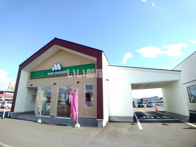 近くの飲食店まで410m（徒歩6分）