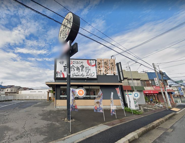 近くの飲食店まで1,108m（徒歩14分）