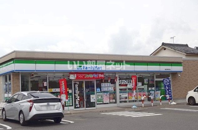 近くのコンビニまで632m（徒歩8分）