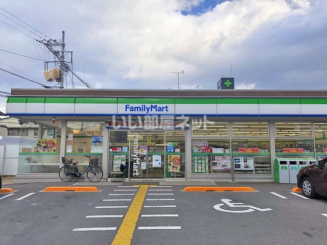 近くのファミリーマート 城陽寺田店まで888m（徒歩12分）