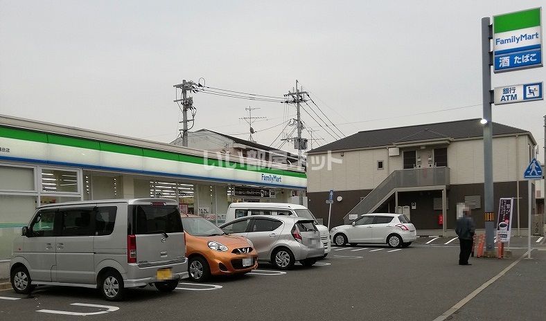 近くのコンビニまで953m（徒歩12分）
