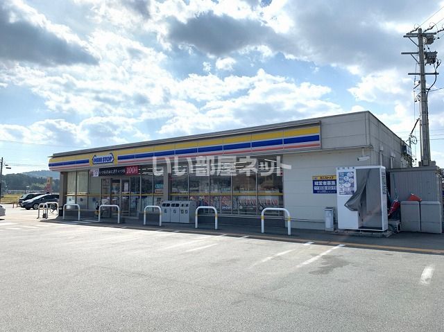 近くのミニストップ 多気町店まで803m（徒歩11分）