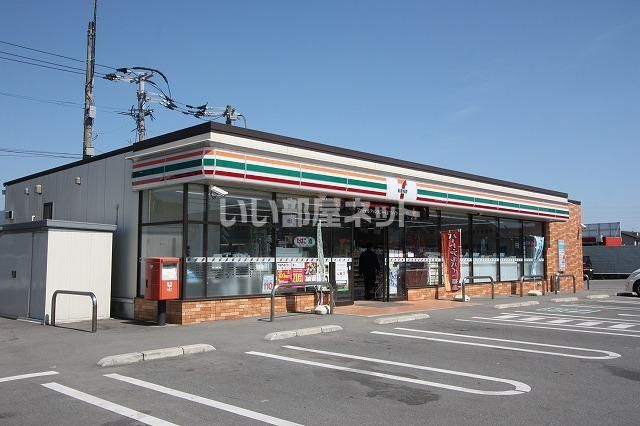 近くのコンビニまで647m（徒歩9分）