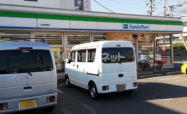 近くのコンビニまで566m（徒歩8分）