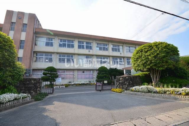 近くの苅田町立　与原小学校まで309m（徒歩4分）