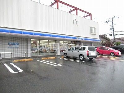 近くのコンビニまで224m（徒歩3分）