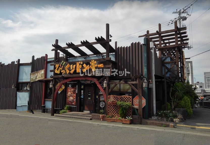 近くに飲食店あり