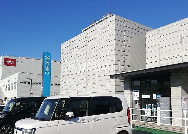 近くの銀行まで266m（徒歩4分）