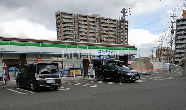 近くのコンビニまで369m（徒歩5分）