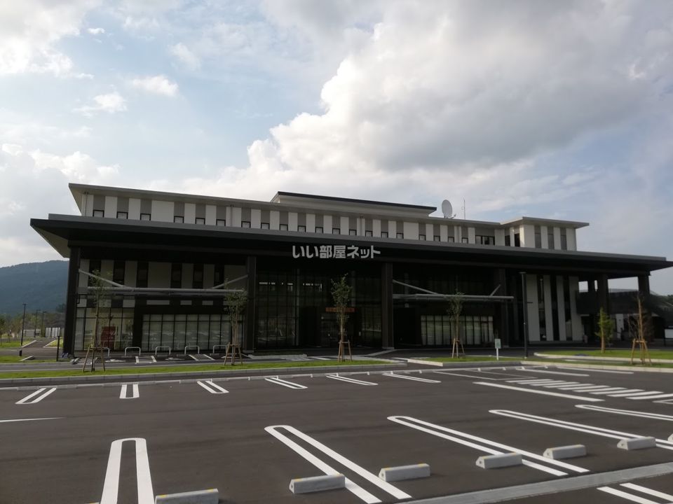 近くの宇治田原町役場まで919m（徒歩12分）