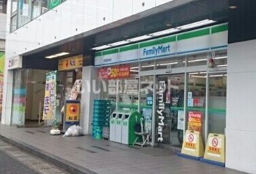近くのファミリーマート北朝霞駅東店まで459m（徒歩6分）