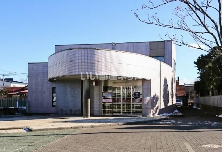 近くの室蘭信用金庫白老支店まで354m（徒歩5分）