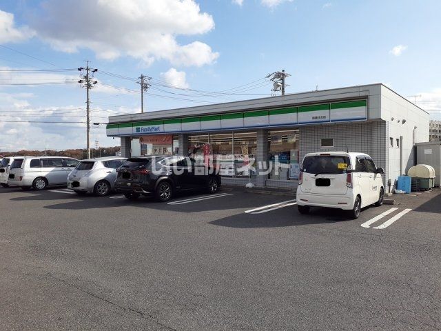 近くにファミリーマート 鈴鹿住吉店あり