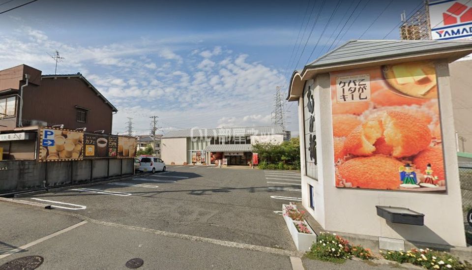 近くの飲食店まで582m（徒歩8分）