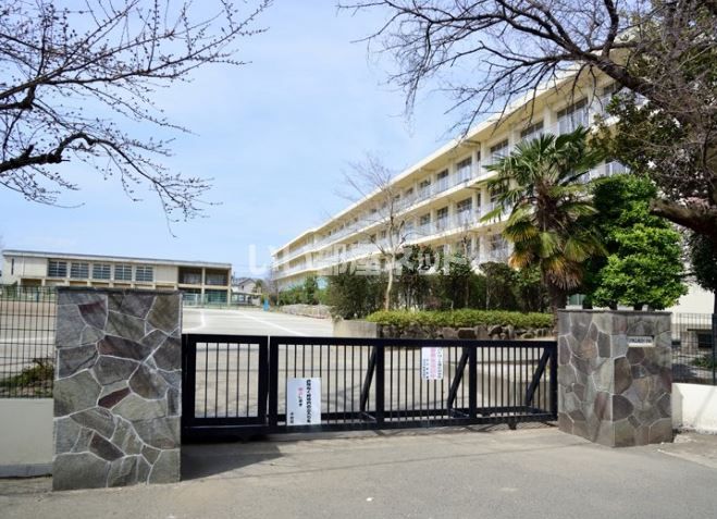 近くの所沢市立南陵中学校まで541m（徒歩7分）