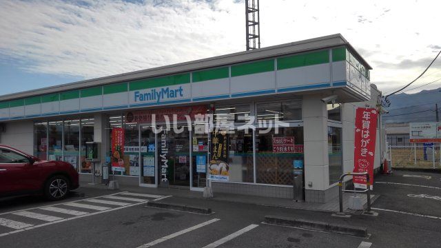 近くのファミリーマート田富東花輪店まで736m（徒歩10分）