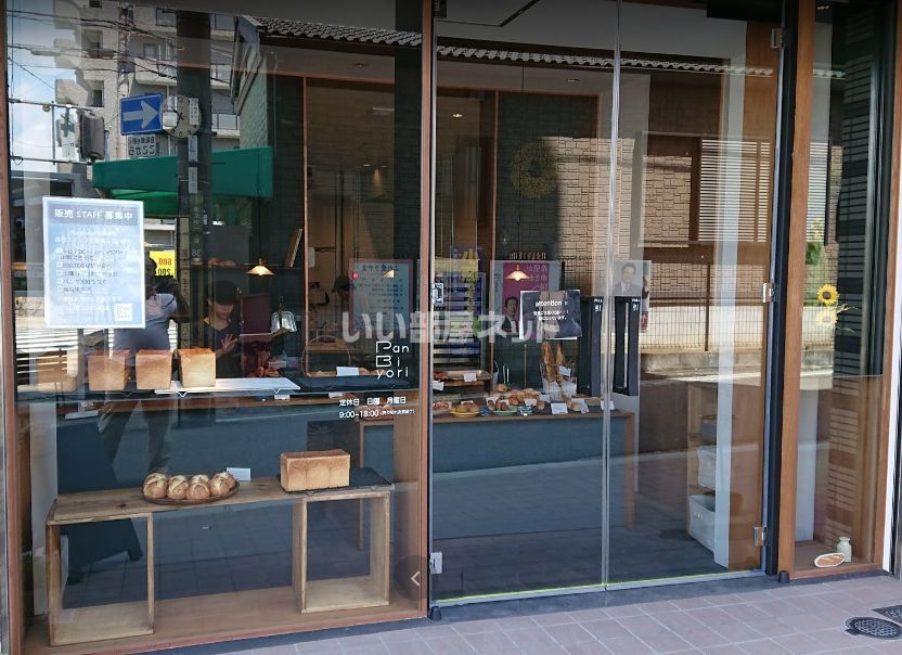 近くの飲食店まで550m（徒歩7分）
