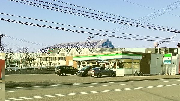 近くのコンビニまで340m（徒歩5分）