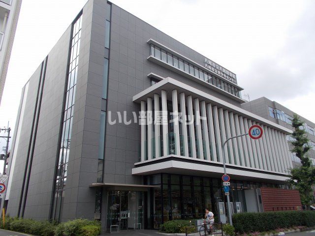 近くの図書館まで986m（徒歩13分）