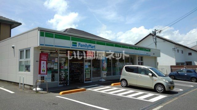 近くのコンビニまで652m（徒歩9分）