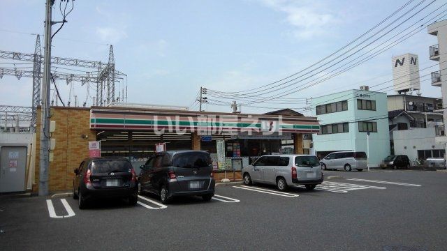 近くのコンビニまで1,036m（徒歩13分）