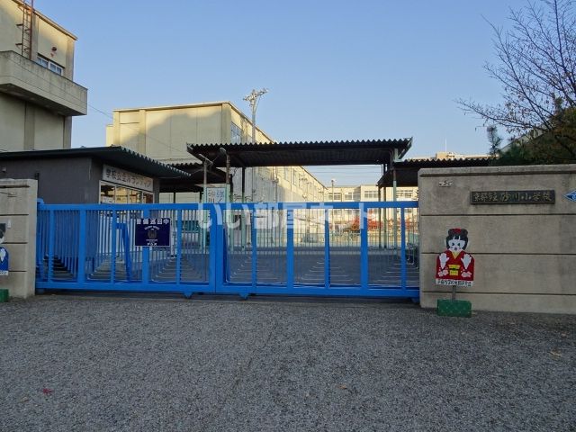 近くの京都市立 砂川小学校まで424m（徒歩6分）