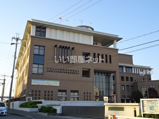 近くの施設まで725m（徒歩10分）
