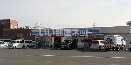 近くのコンビニまで472m（徒歩6分）