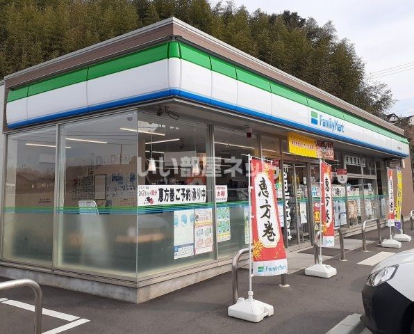 近くのコンビニまで4,033m（徒歩51分）