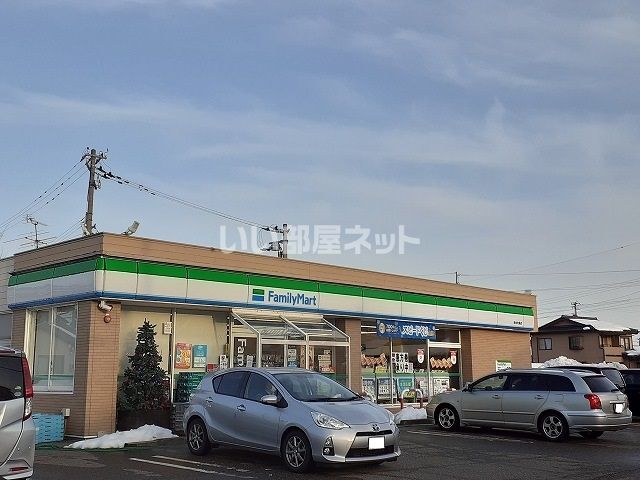 近くのコンビニまで758m（徒歩10分）