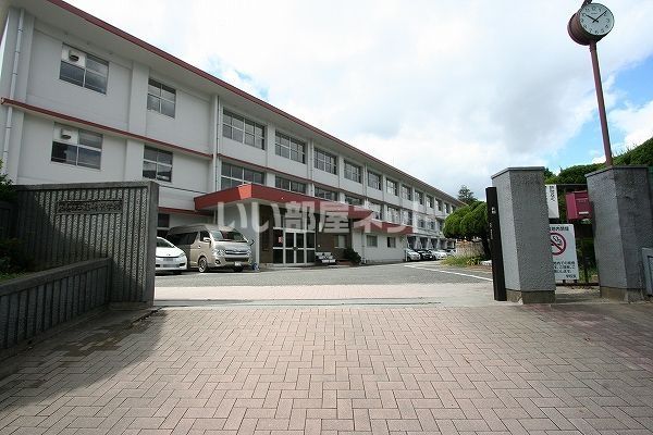 近くの北九州市立 篠崎中学校まで626m(徒歩8分)