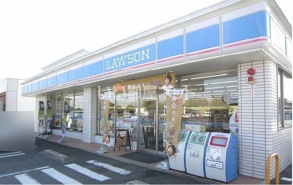近くのコンビニまで296m（徒歩4分）