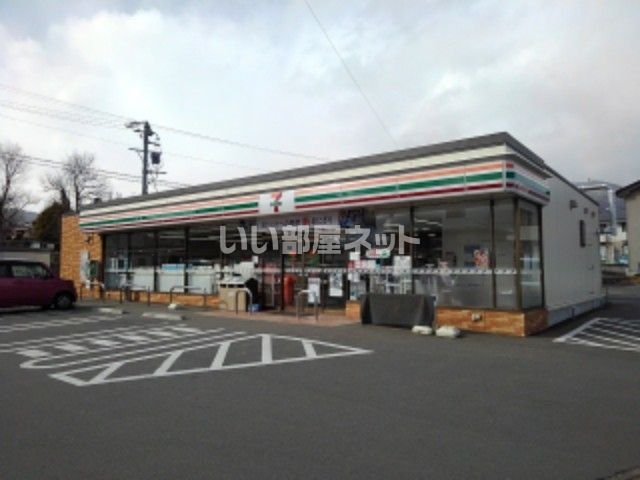 近くのコンビニまで426m（徒歩6分）